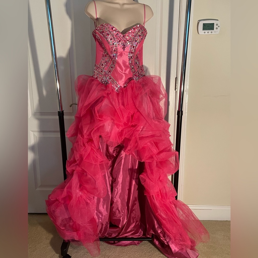 Mariposa, Customized to be high-low satin on the inside